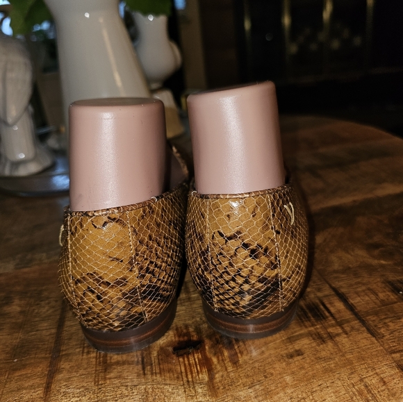 VIONIC 'Willa Boa' Brown Reptile Print Slipons, Size 8 EXCELLENT Pre-owned - Picture 3 of 5